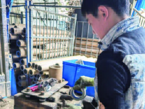 紙管業の作業風景2